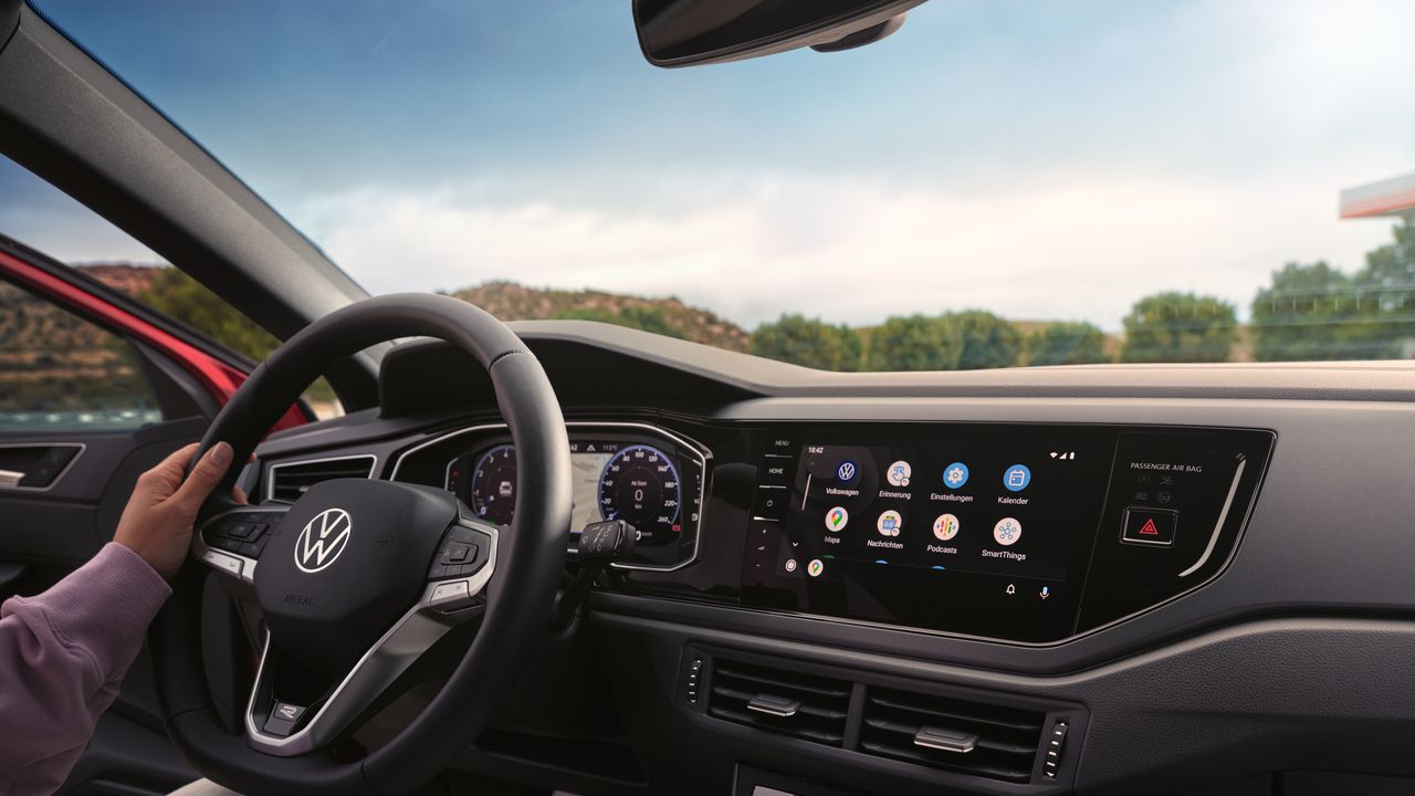 Grafik zeigt den Park Assist beim VW Taigo