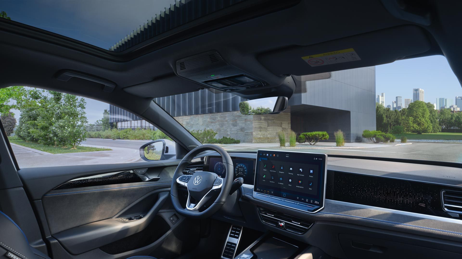 Innenansicht des VW Passat mit Blick auf die optionalen ergoActive Sitze und das Cockpit.