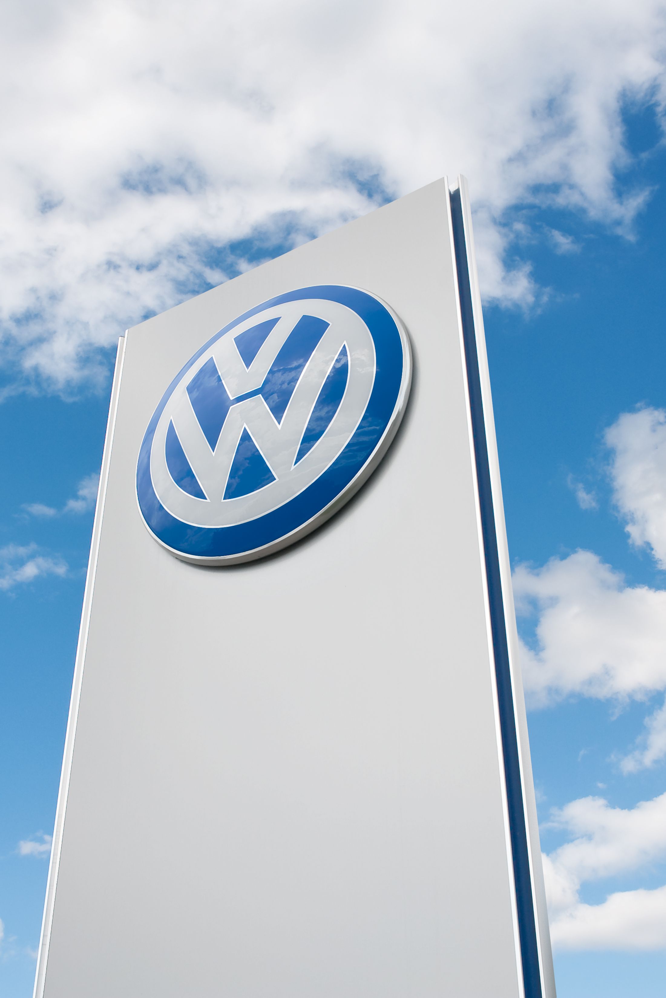 vw volkswagen logo himmel