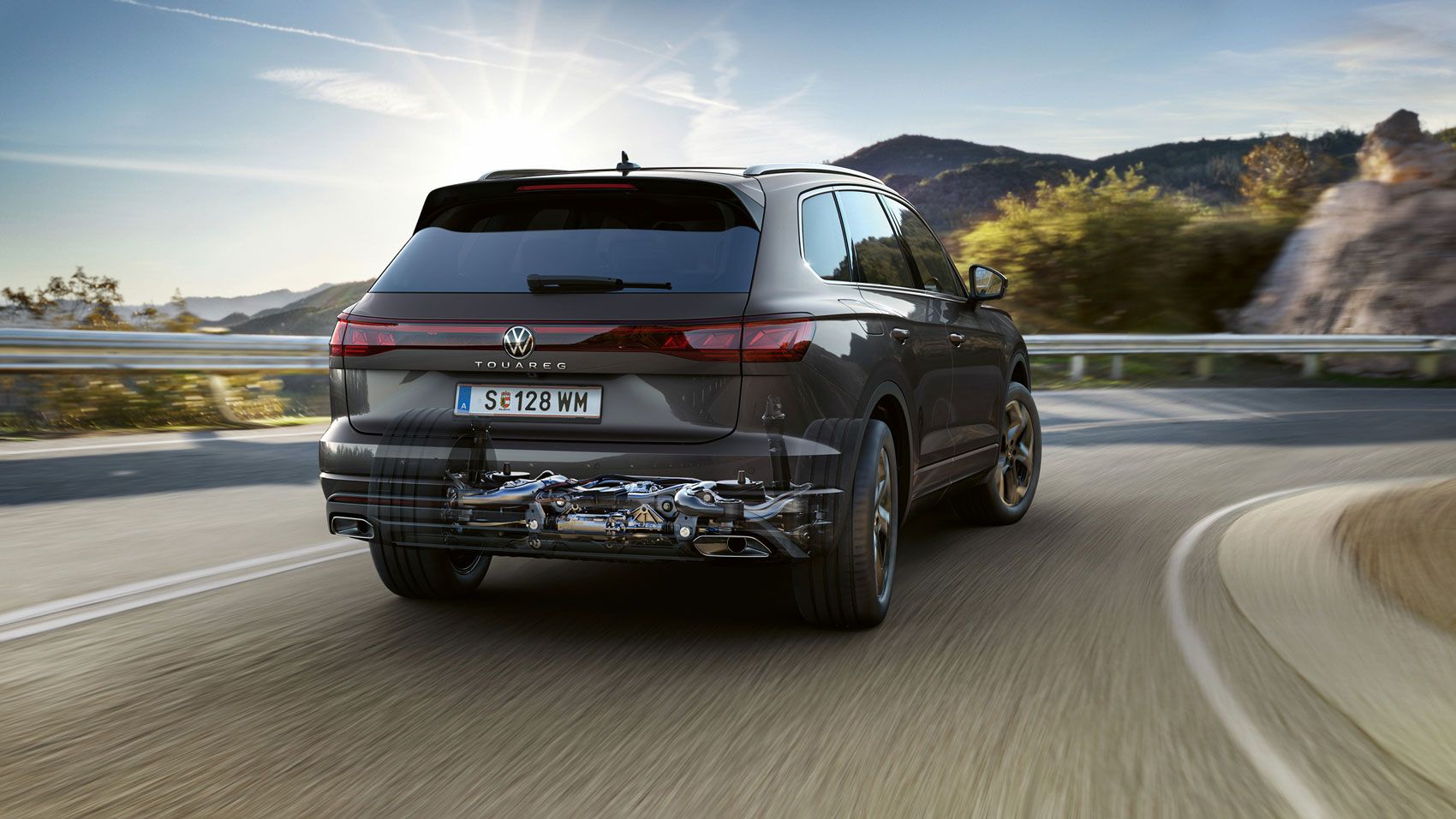Grafik zeigt die aktive Wankstabilisierung vom VW Touareg.