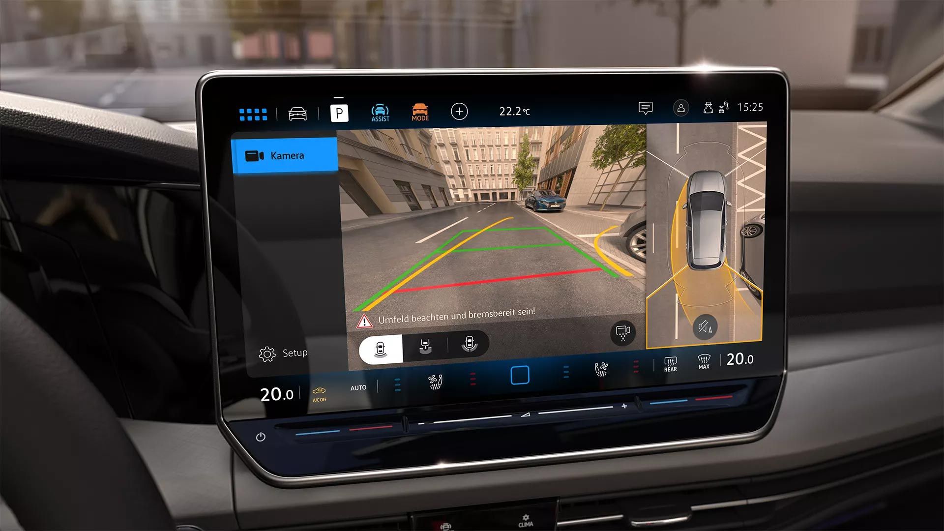 Detailansicht auf den großen Bildschirm des VW Golf. Auf dem Bildschirm ist die Umgebungsansicht „Area View“ sichtbar. 
