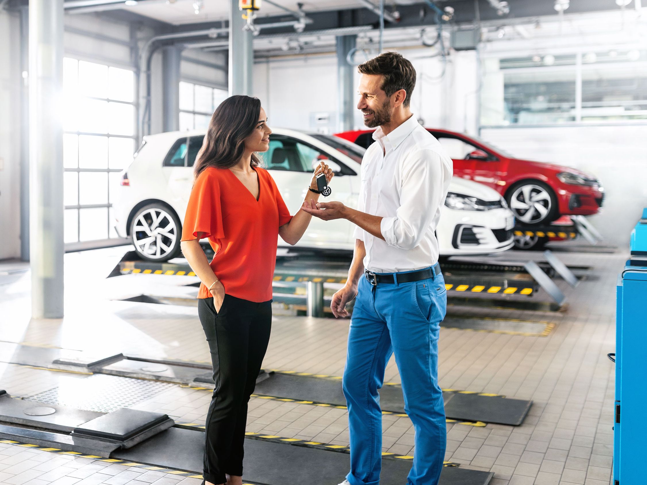 vw service frau glücklich