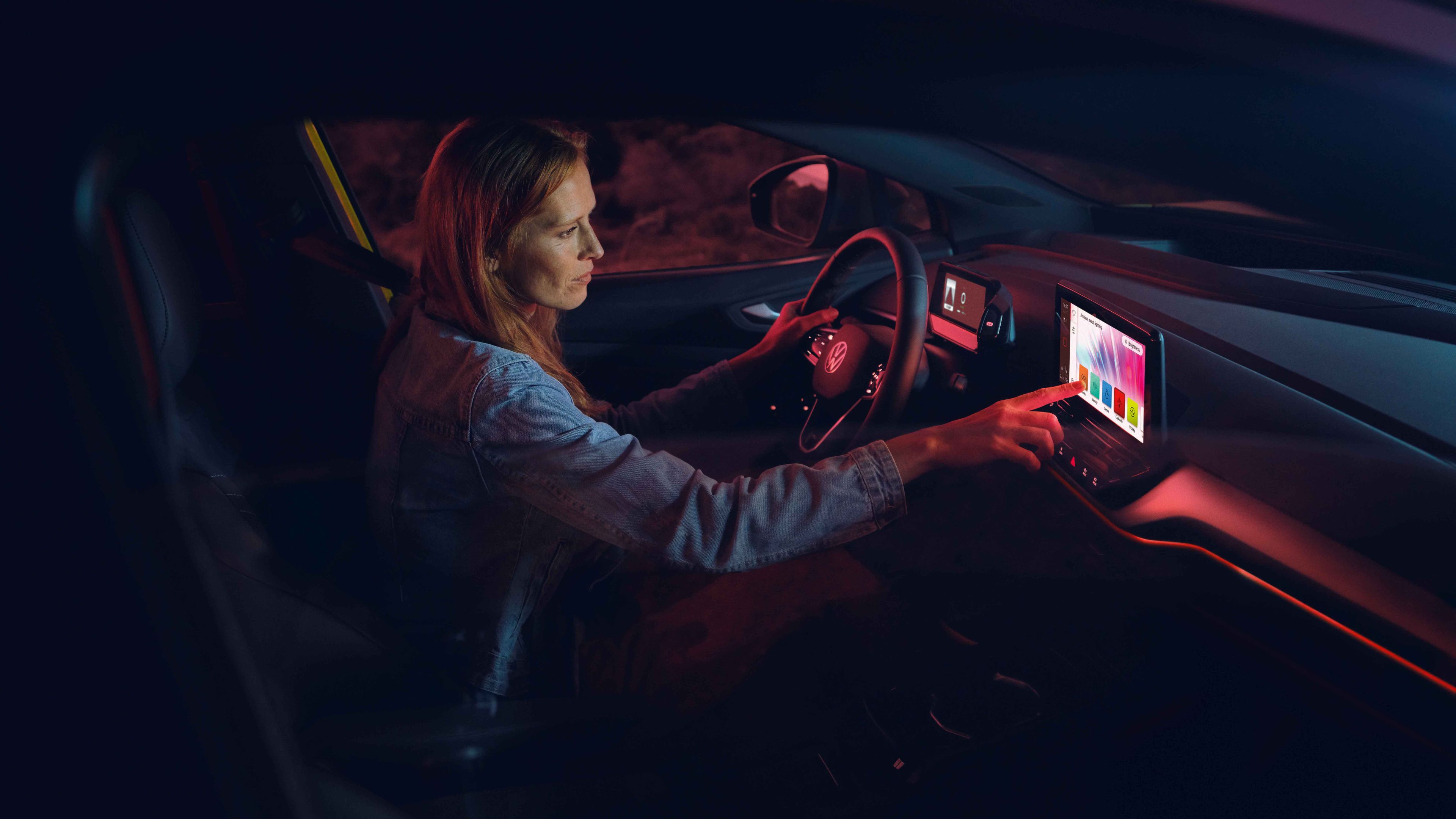 Dashboard mit Ambientebeleuchtung im VW ID.3