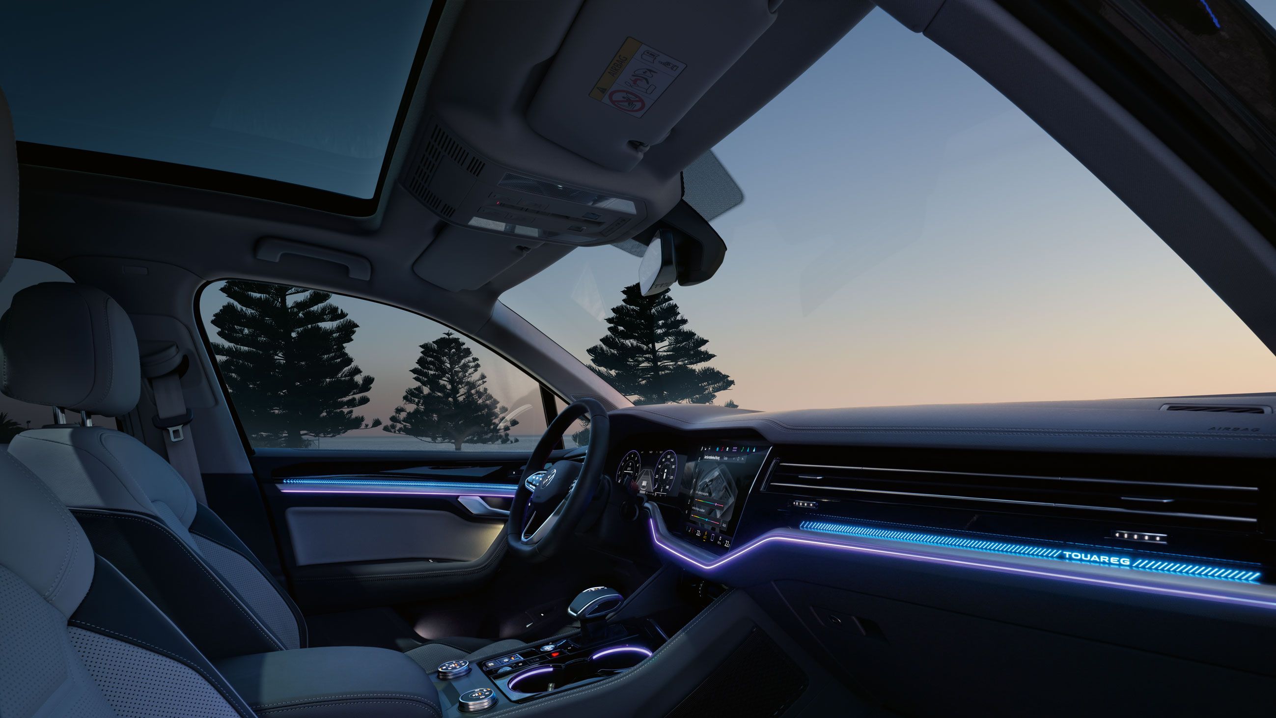 Ansicht der Ambientebeleuchtung mit durchleuchteten Dekoren im VW Touareg Elegance.