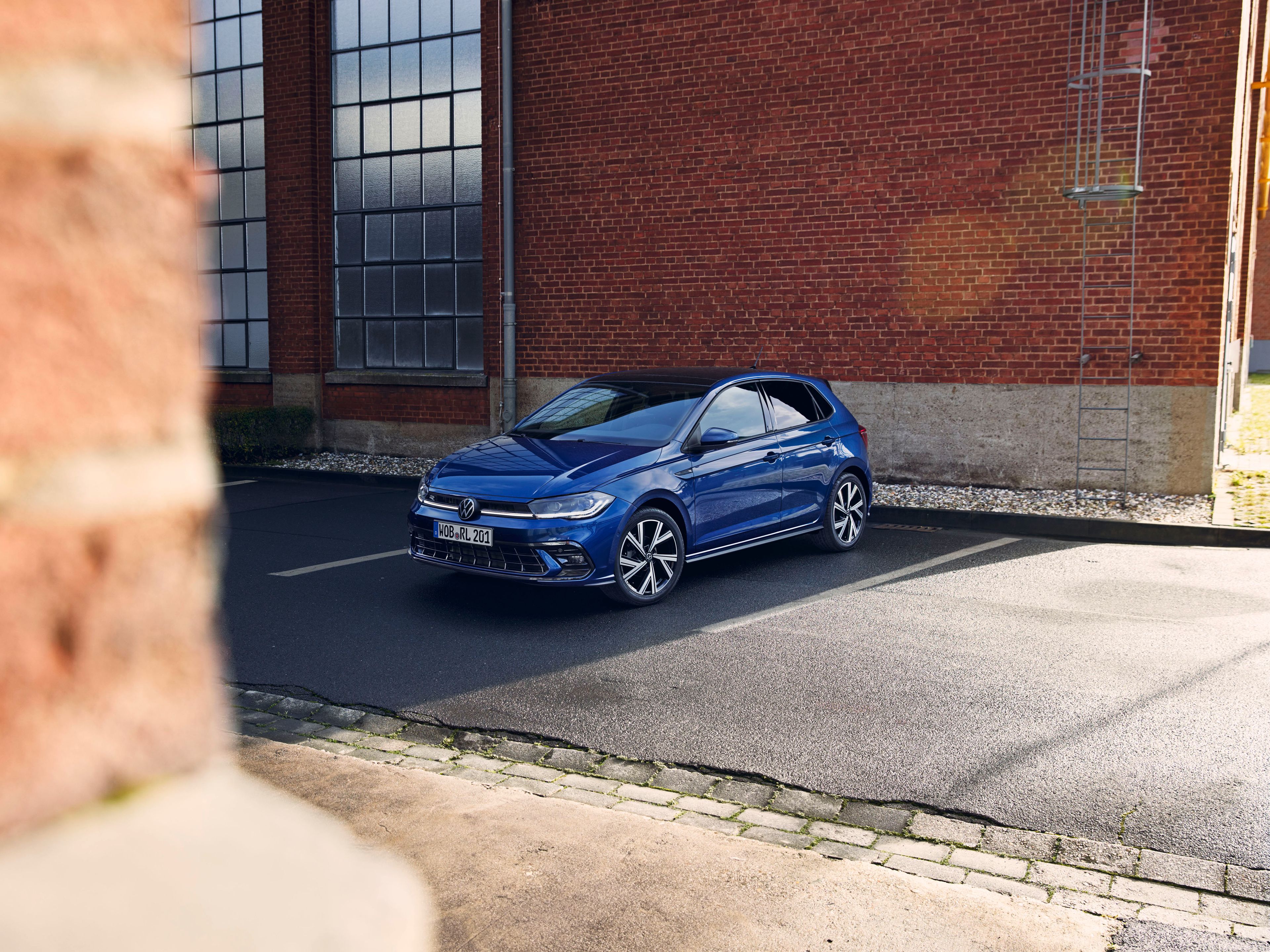 Detailaufnahme der optionalen 17-Zoll-Felge "Bergamo" im VW Polo R-Line