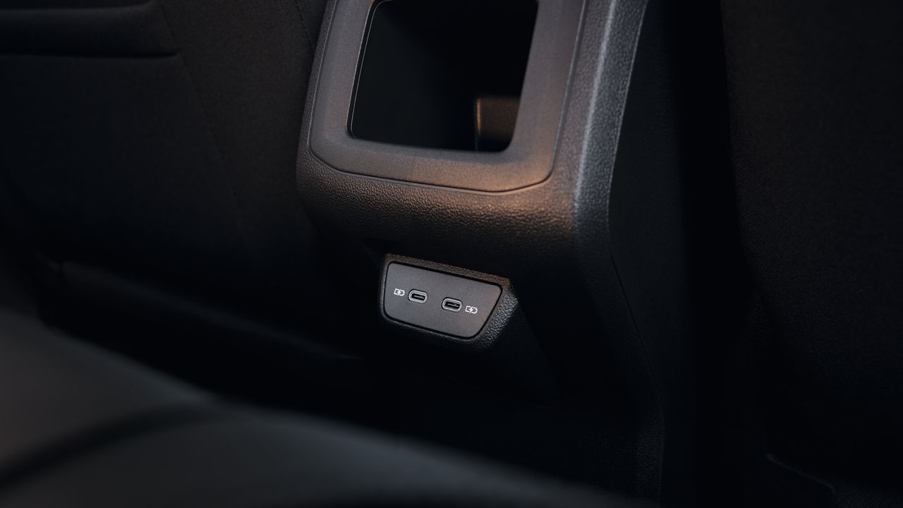 Großaufnahme der USB-C Schnittstellen.