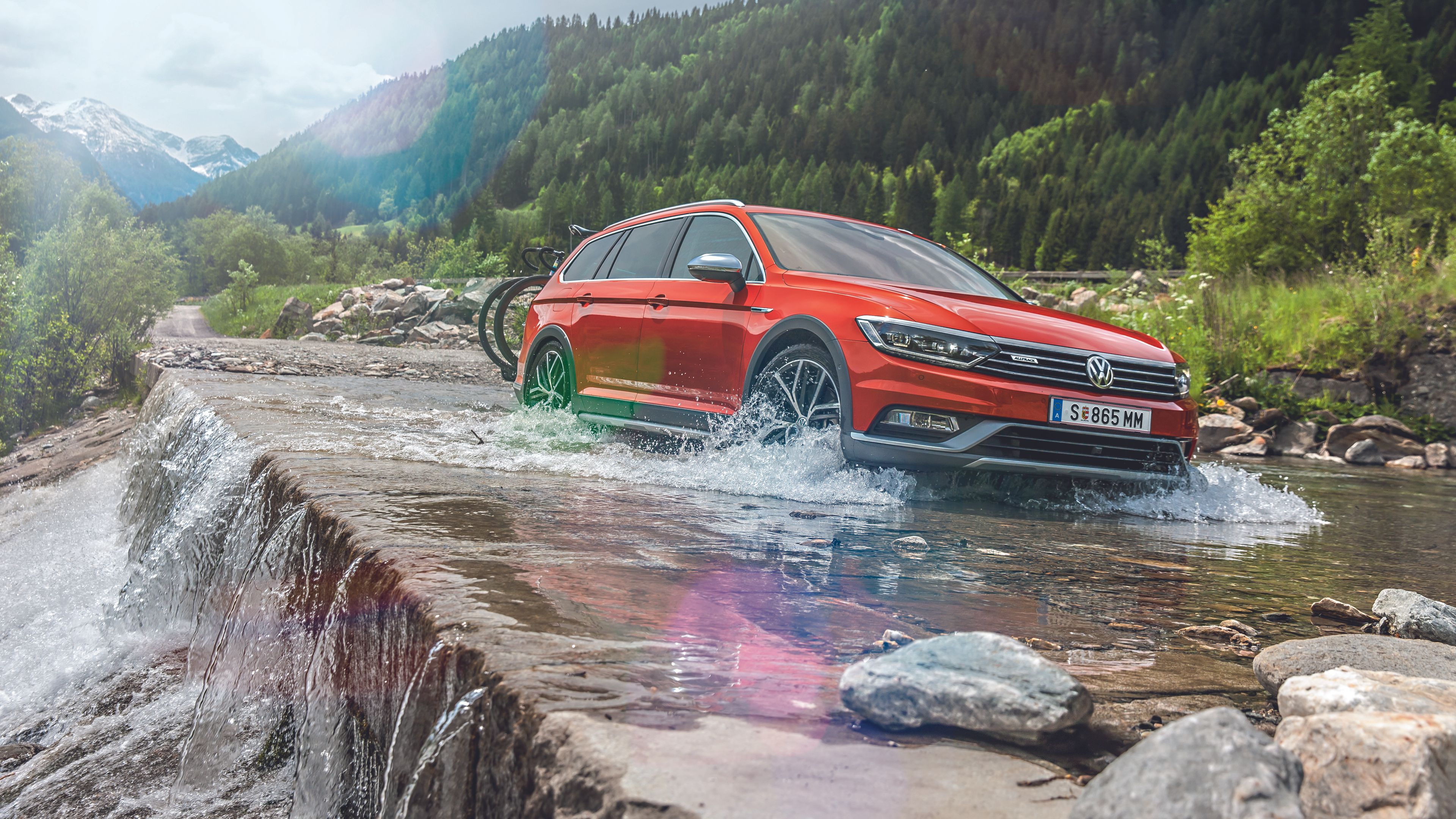 vw passat alltrack habanero orange bach wasser offroad