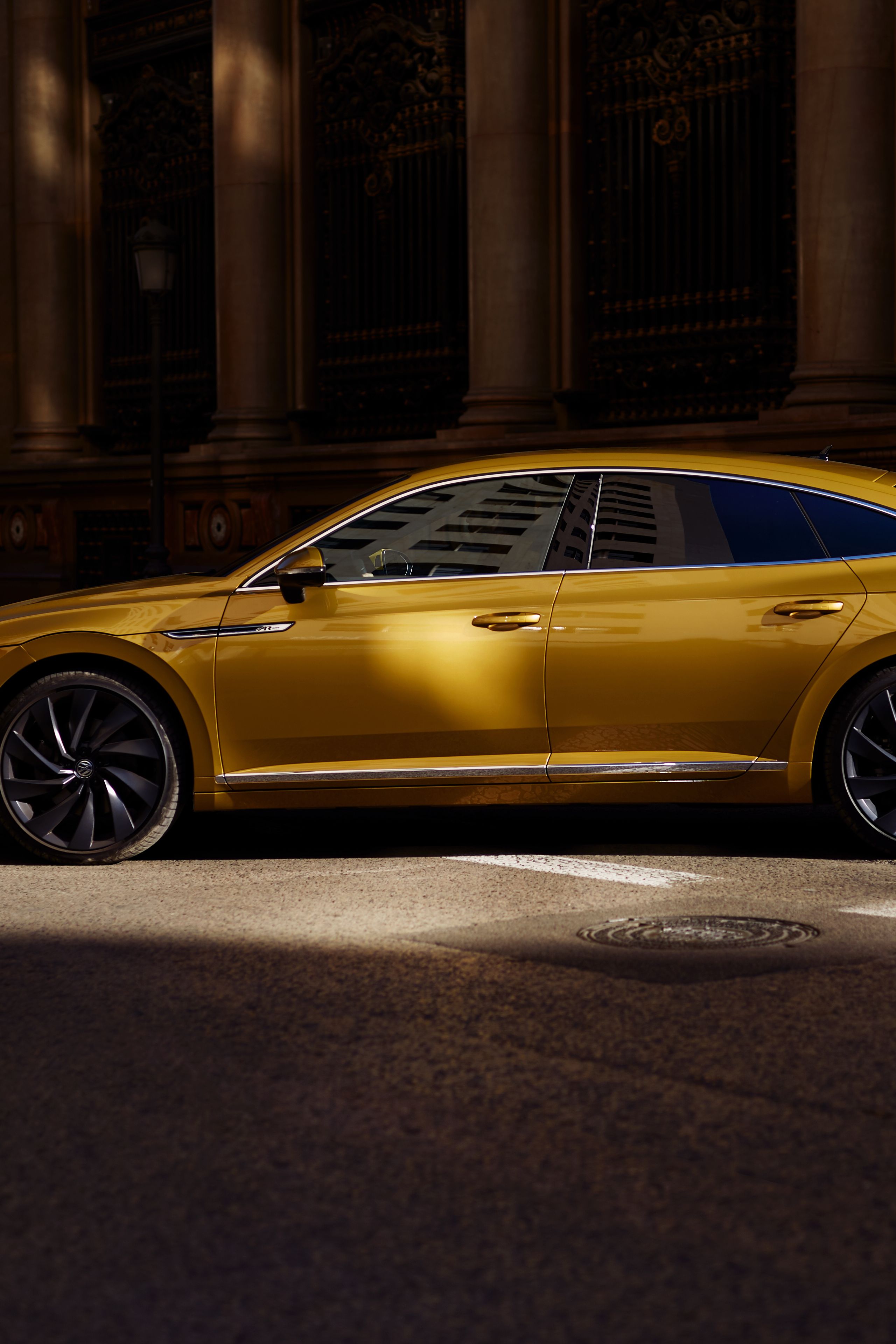 vw arteon gelb schatten seitenansicht profil