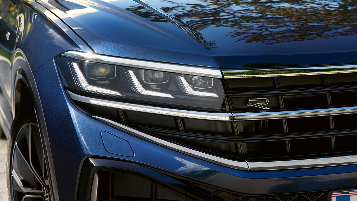 Detailansicht der HD-Matrix-Scheinwerfer des VW Touareg R-Line.
