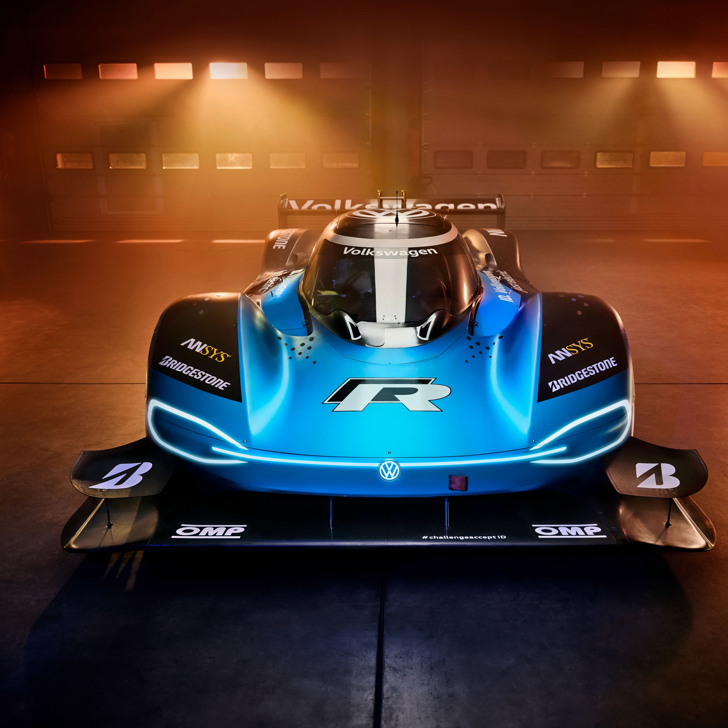 Volkswagen ID.R, elektrisch angetriebener Rennwagen, Lagerhalle