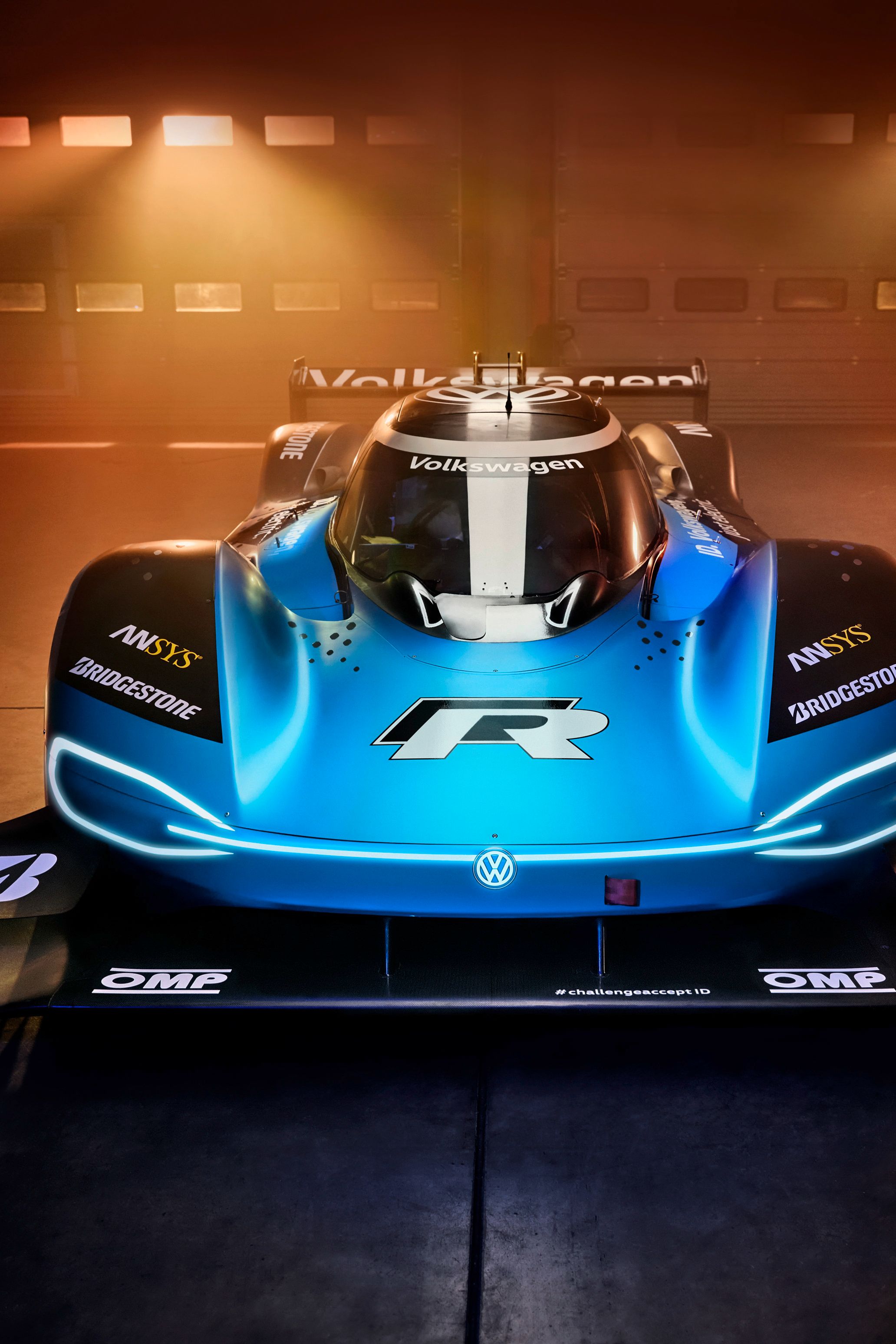 Volkswagen ID.R, elektrisch angetriebener Rennwagen, Lagerhalle